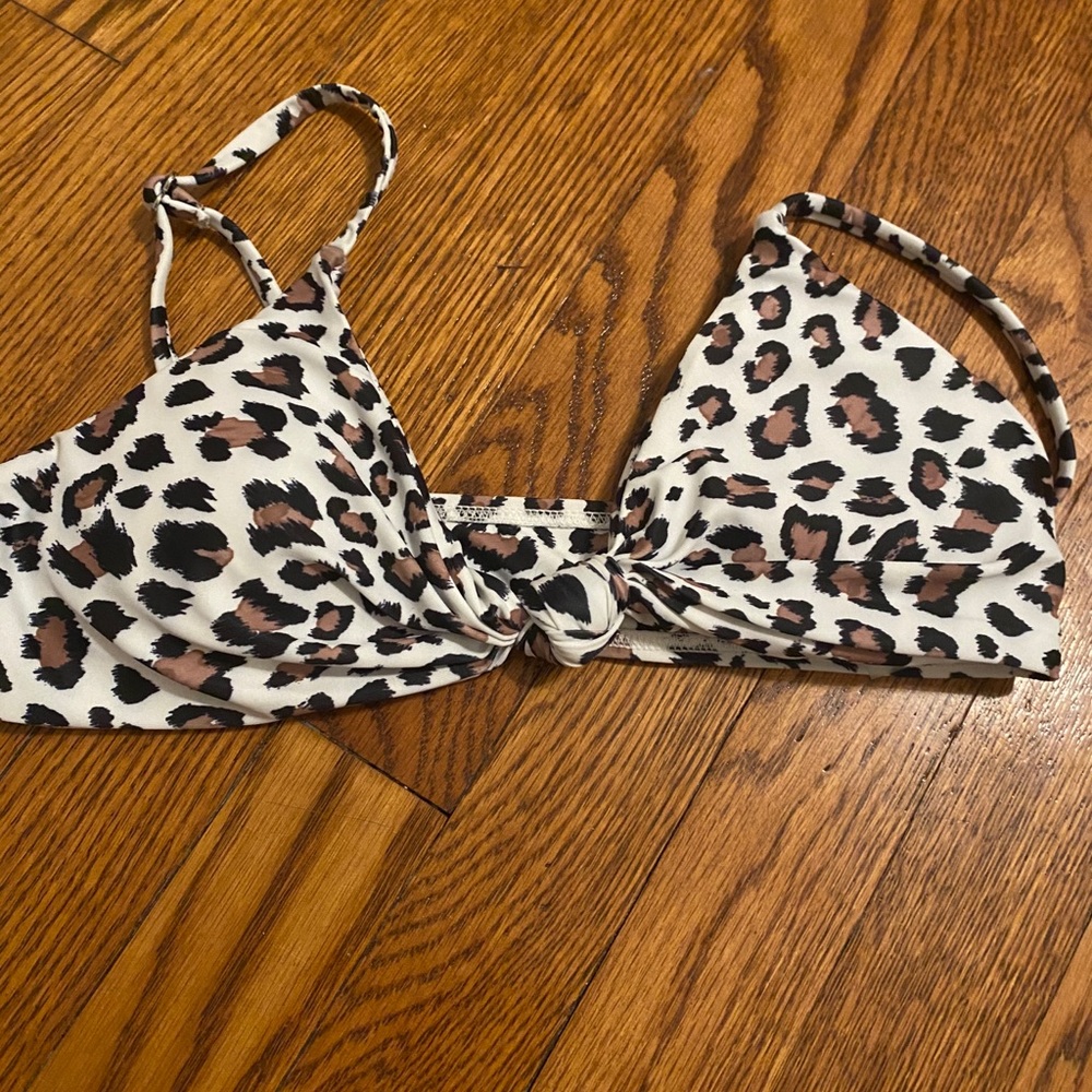 Tillys Leopard Print Bikini Top 👙